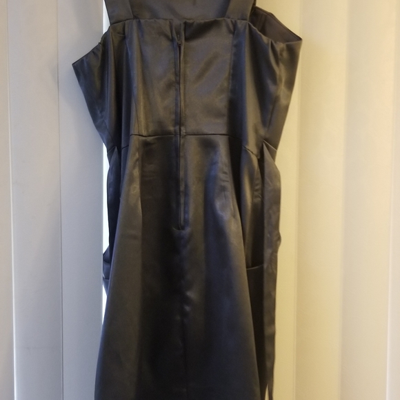 Dress - Picture 3 of 4